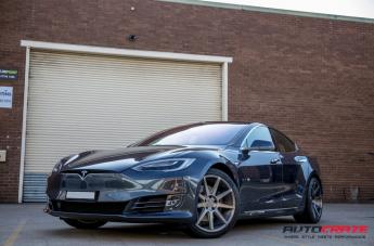 TESLA MODEL S ESQUIRE TITANIUM GREY